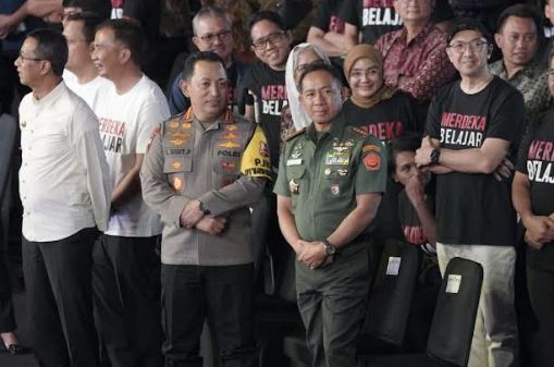 Panglima TNI Dampingi Presiden Hadiri Puncak Peringatan HUT Ke-78 PGRI dan Haru Guru