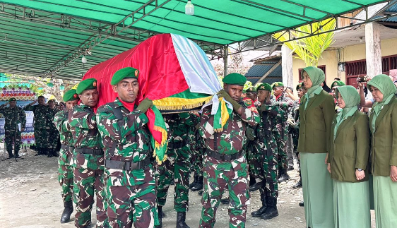 Upacara Militer Iringi Pemakaman Sertu Arifin Cepa Yang Gugur Dalam Tugas